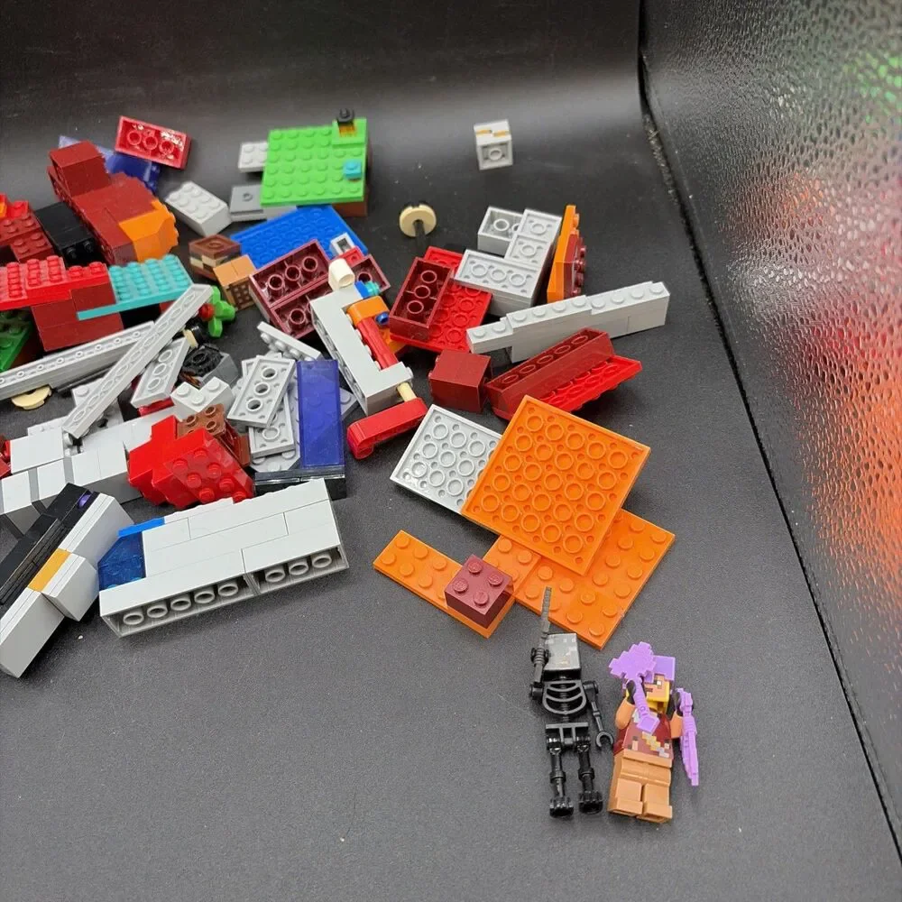 LEGO Minecraft The Ruined Portal (21172) Missing some pieces and box